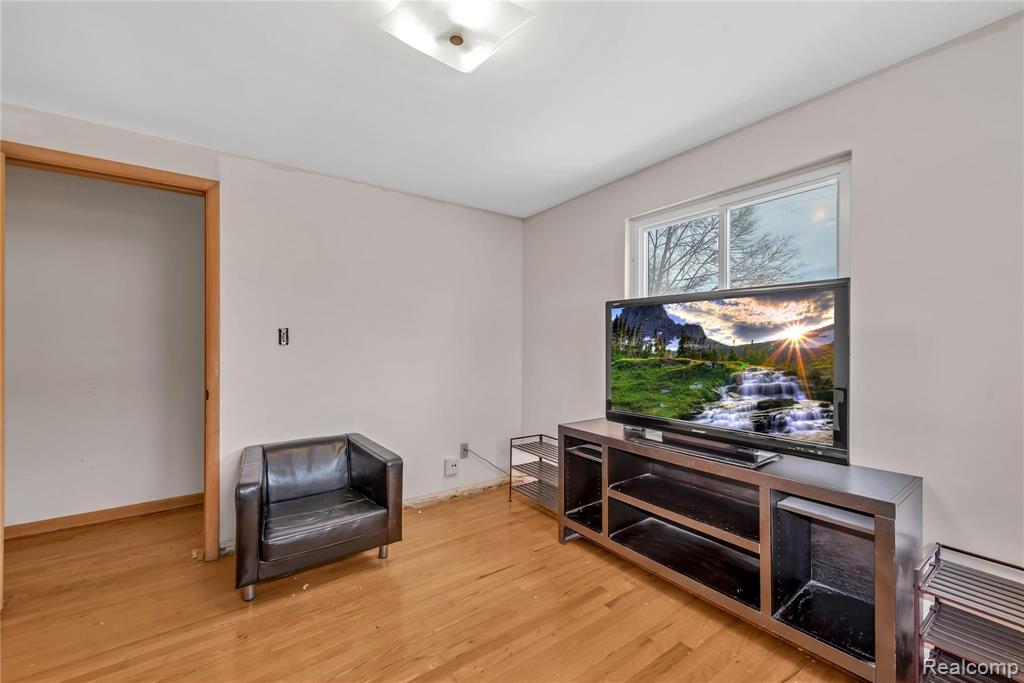 1005 Canterbury Road Grosse Pointe Woods, MI 48236 - Photo 24 of 33