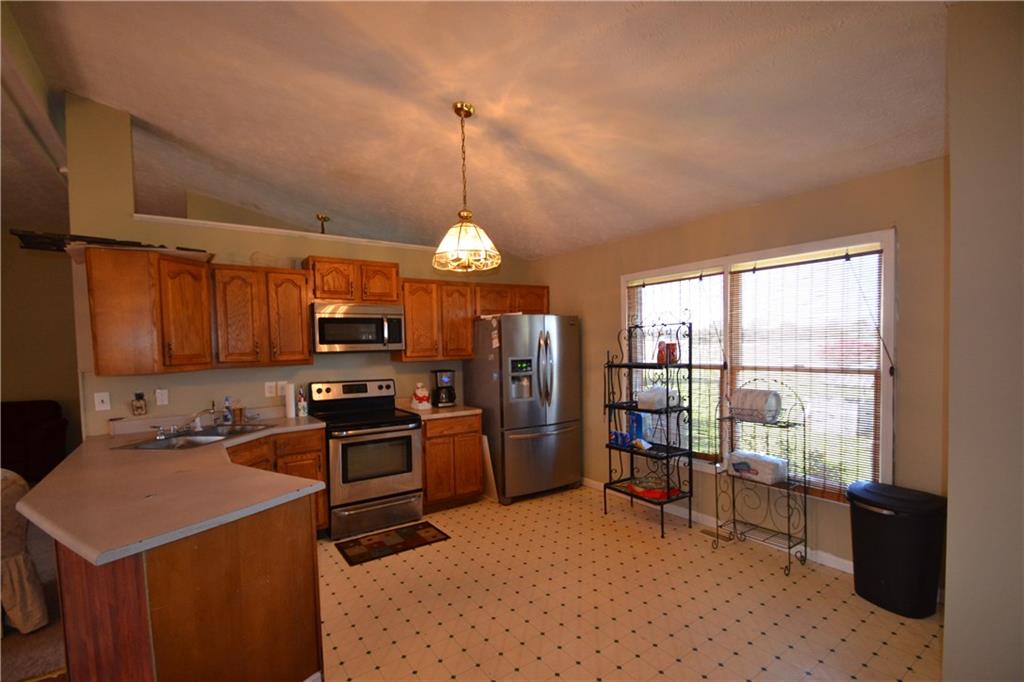 1397 East New Road Greenfield, IN 46140 - Photo 4 of 18 Gallery Image 4