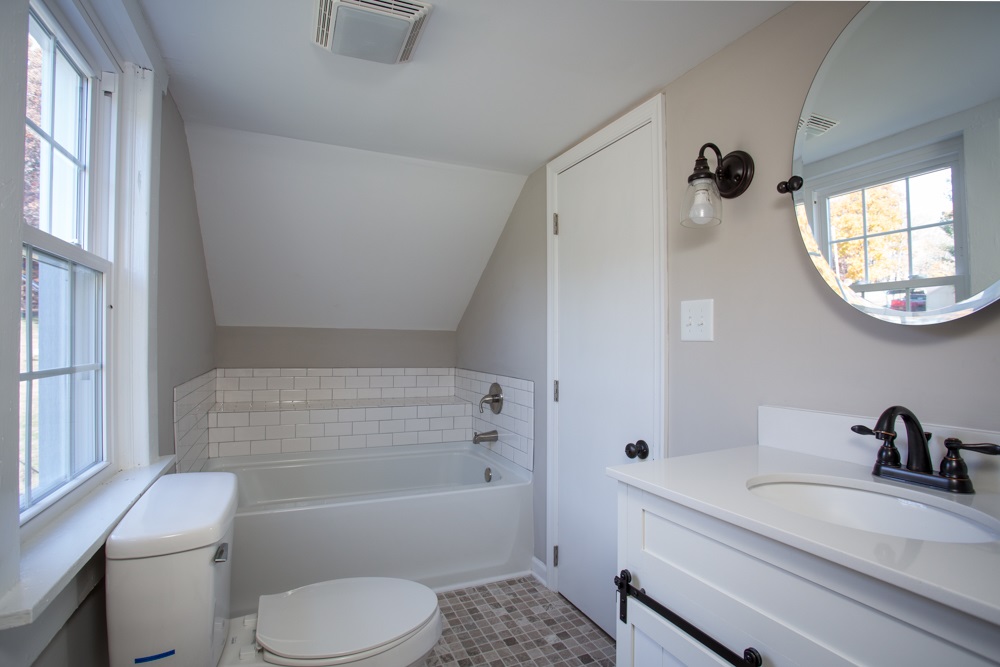1091 Mt Solon Road Mount Solon, VA 22843 - Photo 17 of 30 a bathroom with a sink a toilet and a bathtub