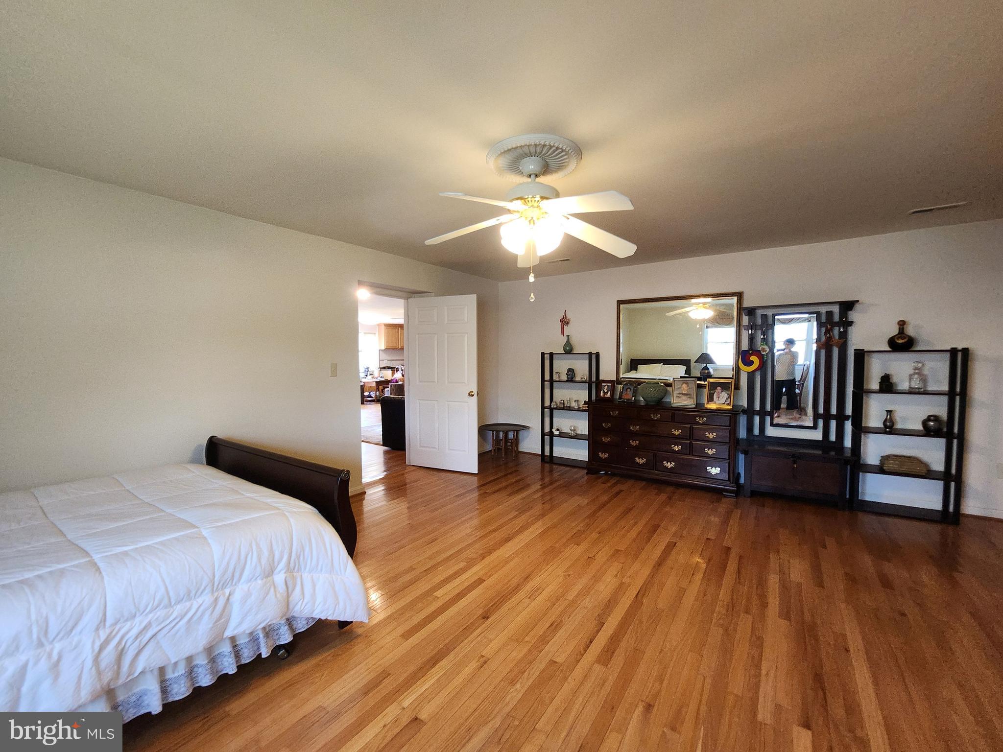 5213 Montgomery Street Springfield, VA 22151 - Photo 9 of 11 Bedroom 1