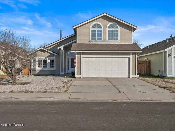 a view of front of a house with a yard