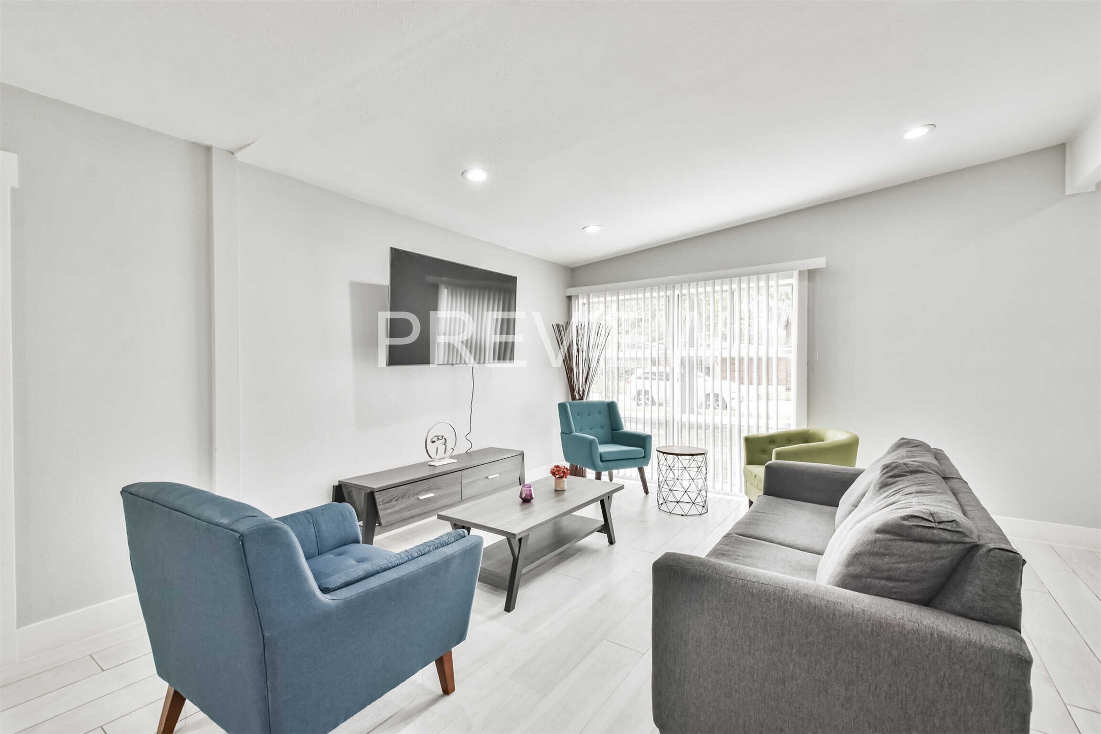 7522 Dearborn Street Houston, TX 77055 - Photo 13 of 39 a living room with furniture and a large window