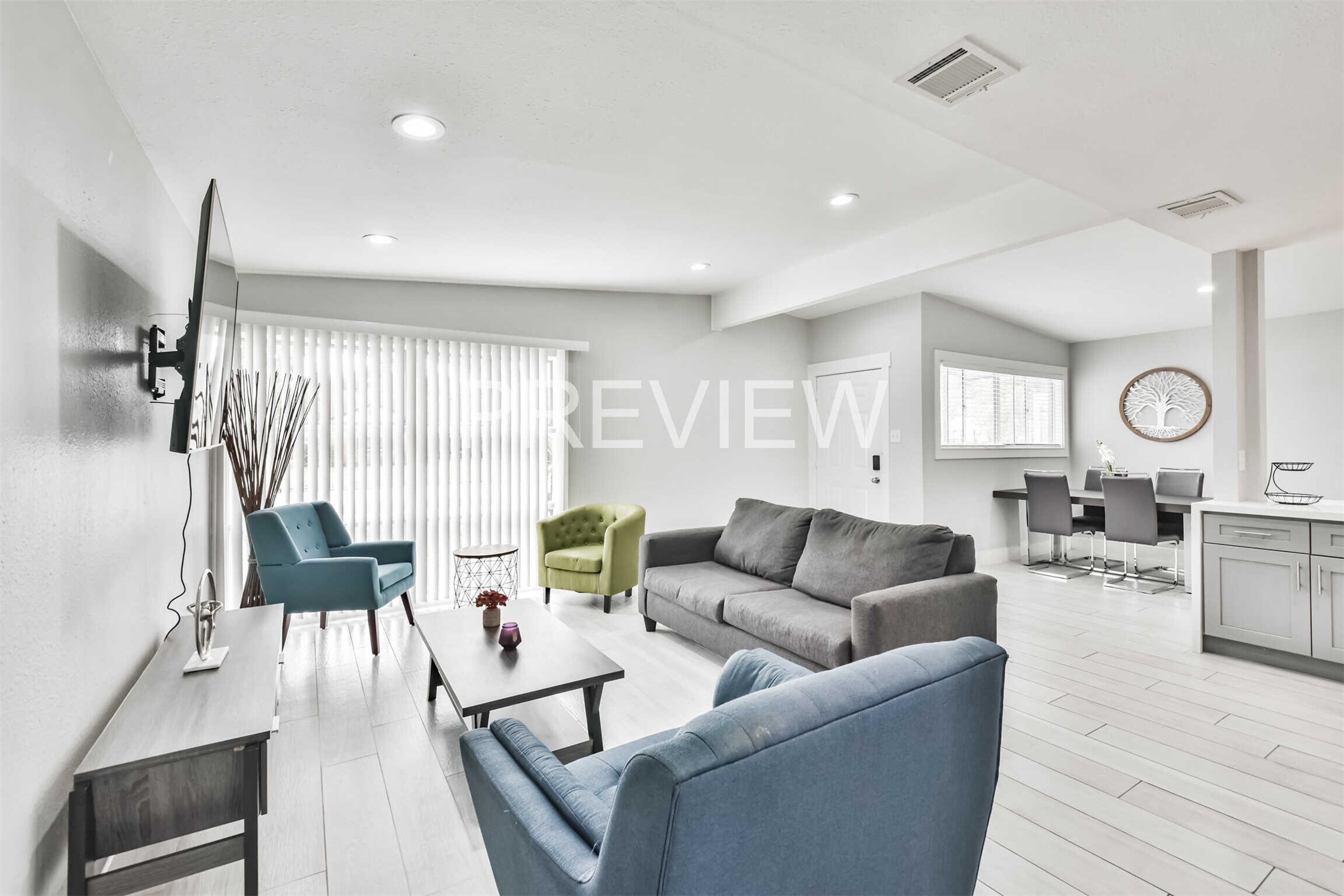 7522 Dearborn Street Houston, TX 77055 - Photo 14 of 39 a living room with furniture