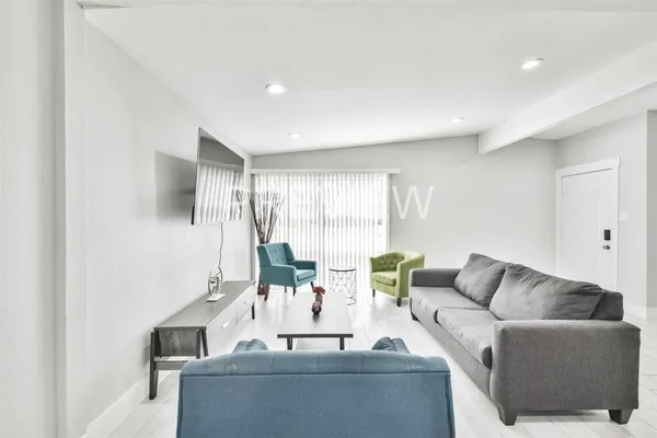 $4,300 | 7522 Dearborn Street, Houston, TX 77055