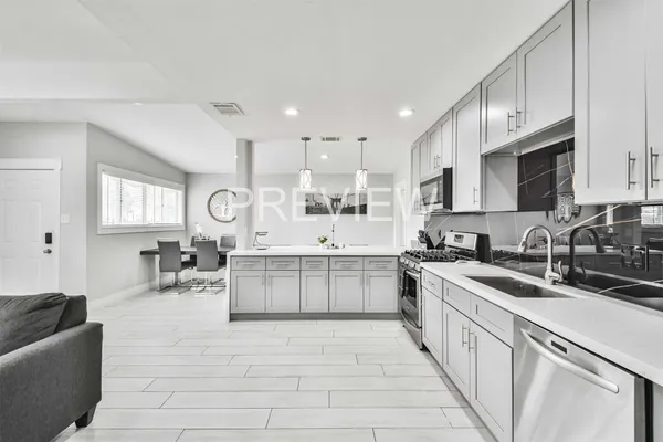 $4,300 | 7522 Dearborn Street, Houston, TX 77055