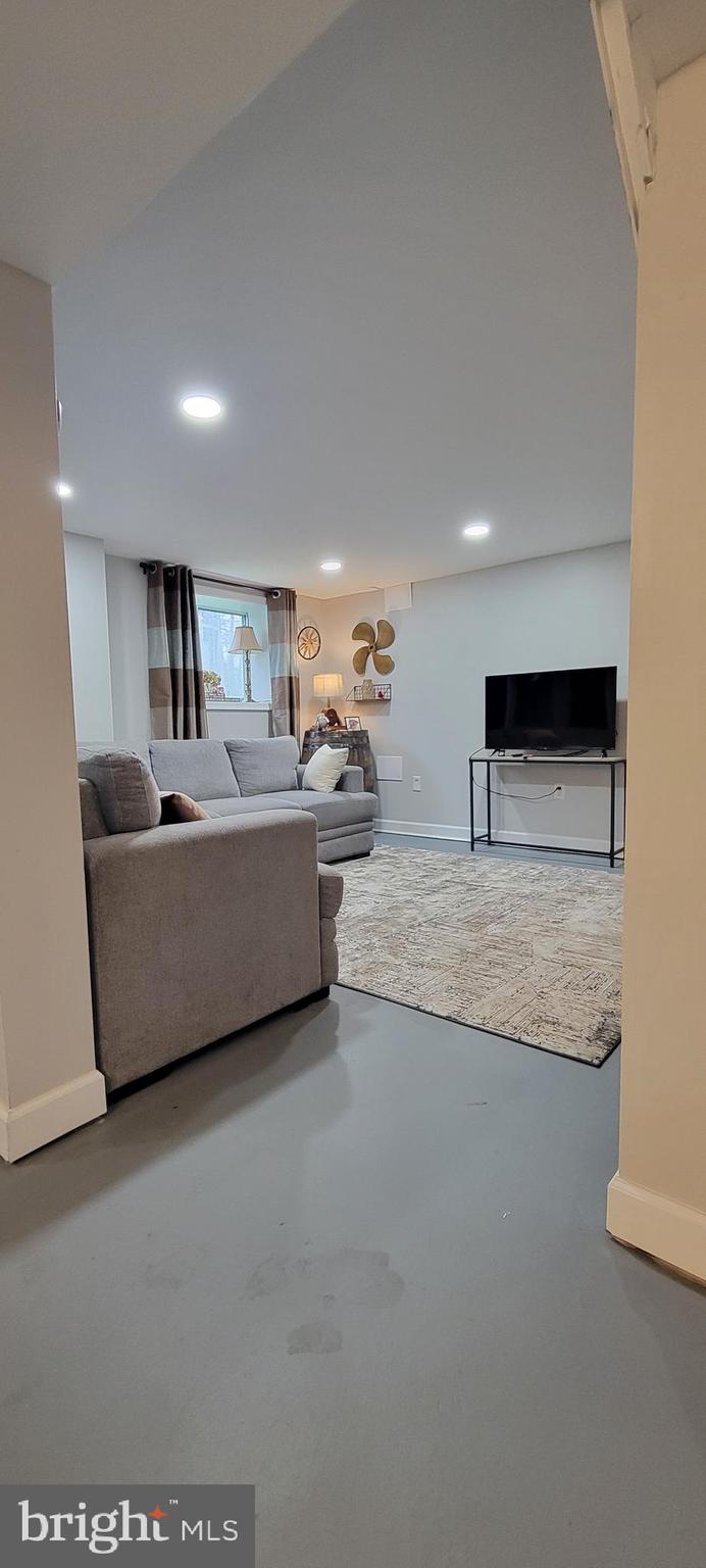 222 Bar Harbor Road Pasadena, MD 21122 - Photo 9 of 34