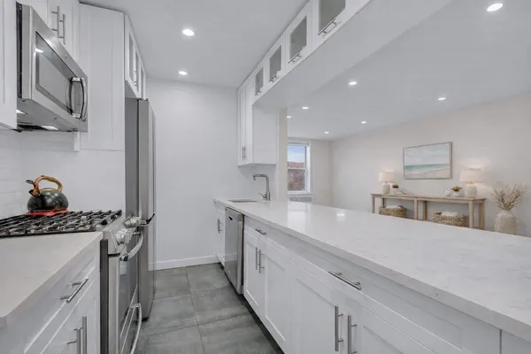 $845,000 | 399 Ocean Parkway, Unit 5C | Kensington