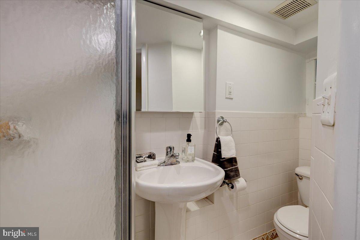 2945 Upton Street Northwest Washington, DC 20008 - Photo 38 of 48