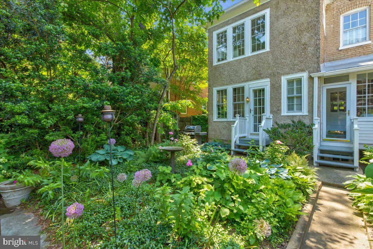 2945 Upton Street Northwest Washington, DC 20008 - Photo 39 of 48