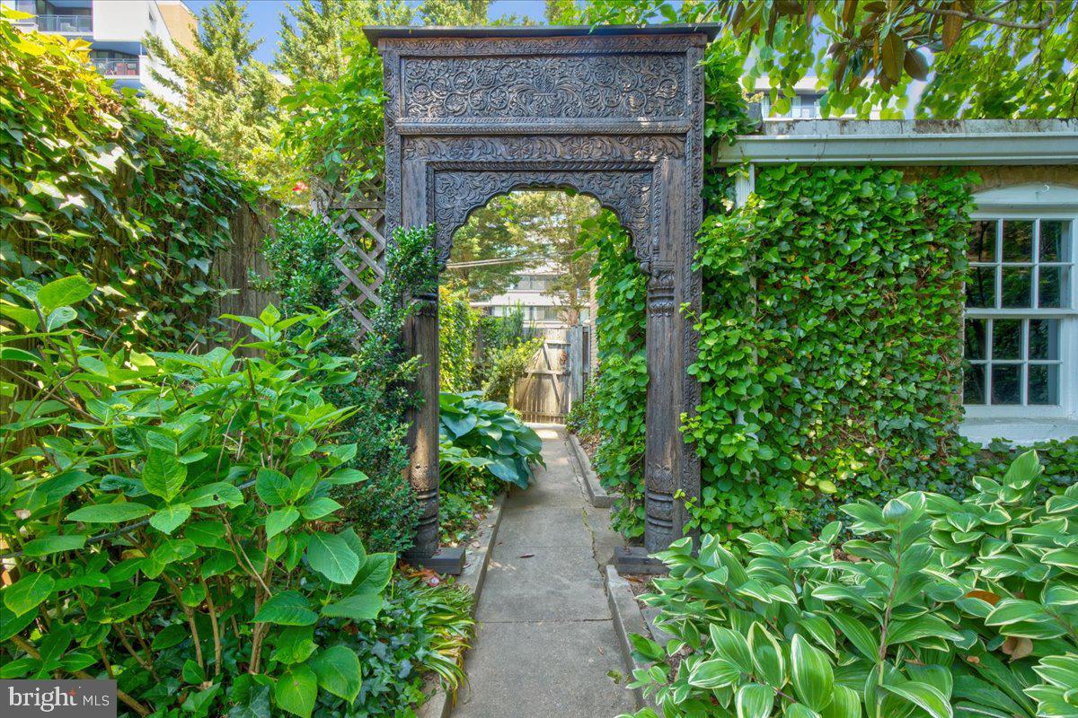 2945 Upton Street Northwest Washington, DC 20008 - Photo 46 of 48