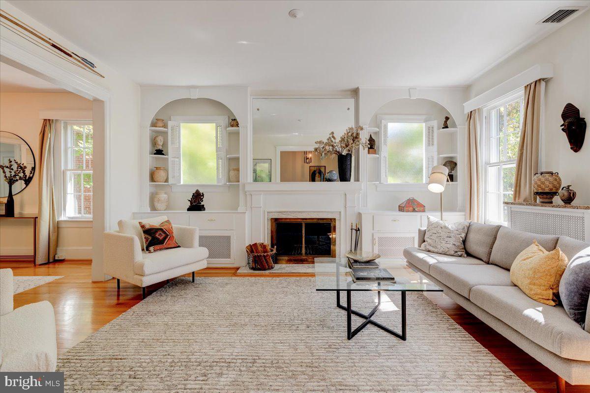 2945 Upton Street Northwest Washington, DC 20008 - Photo 7 of 48