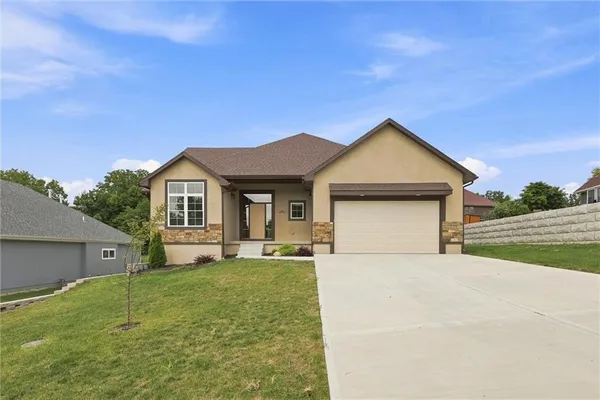 $425,000 | 7402 North Palmer Avenue, Kansas City, MO 64133