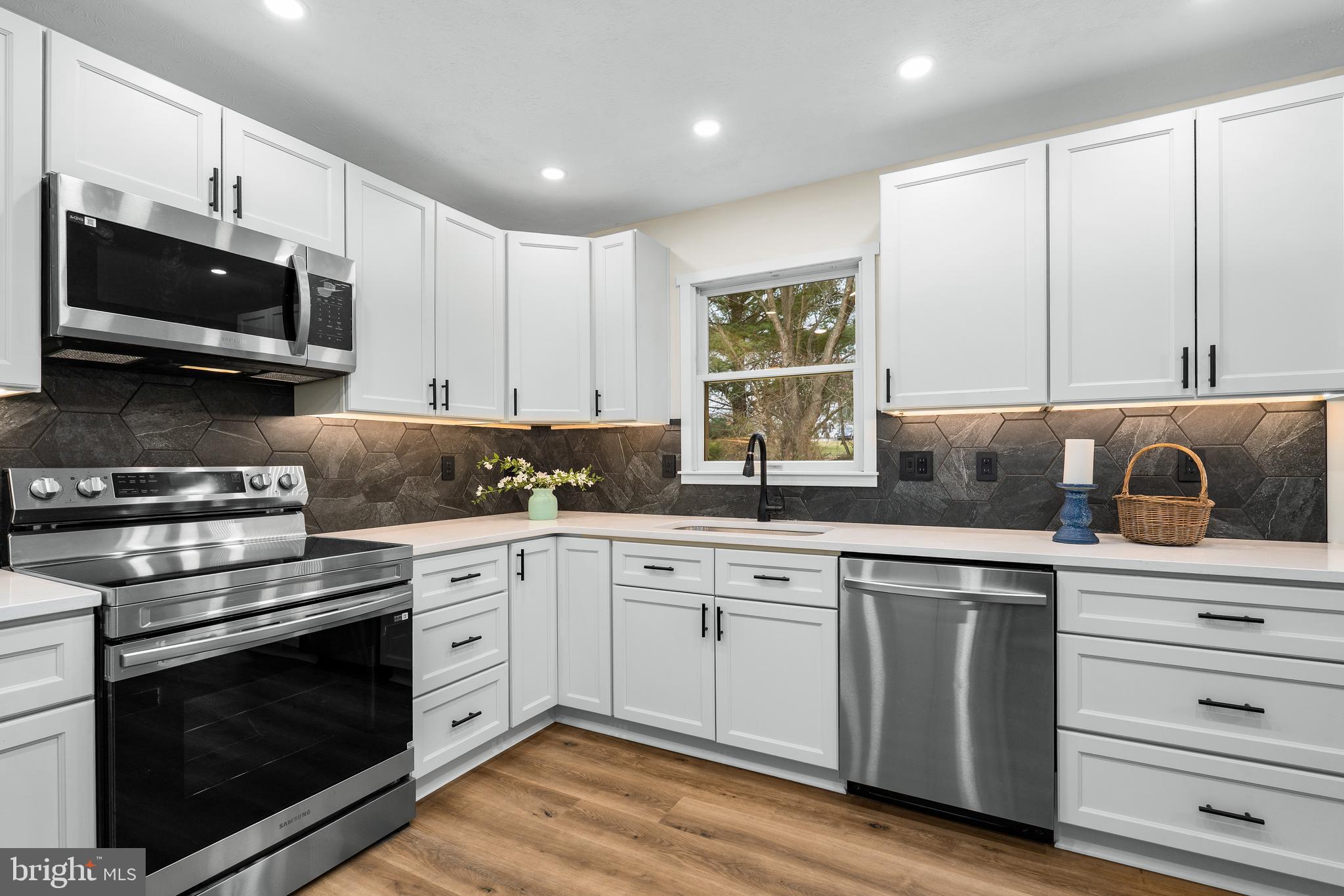 6 Manor Court Rising Sun, MD 21911 - Photo 11 of 26 New stainless appliances