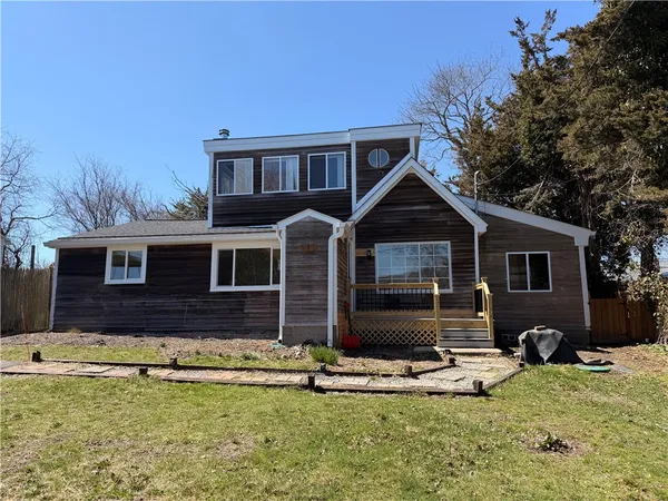 $3,500 | 112 King Phillip Street, Portsmouth, RI 02871