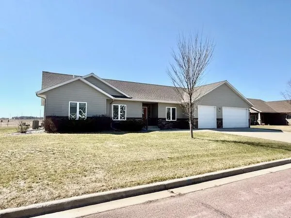 $489,900 | 906 Sunrise Boulevard, Redwood Falls, MN 56283