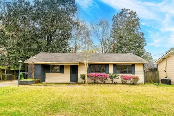 $1,400 | 1618 Adeline Street, Hattiesburg, MS 39401