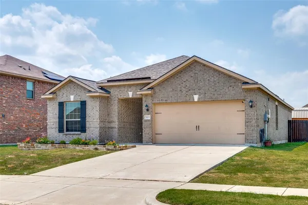 $2,100 | 3015 Watercrest Drive, Sanger, TX 76266