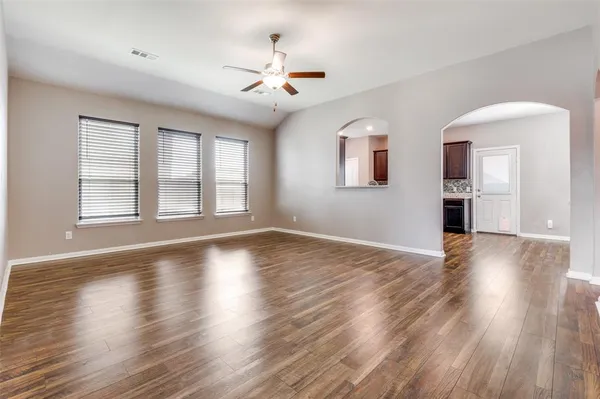 $2,100 | 3015 Watercrest Drive, Sanger, TX 76266