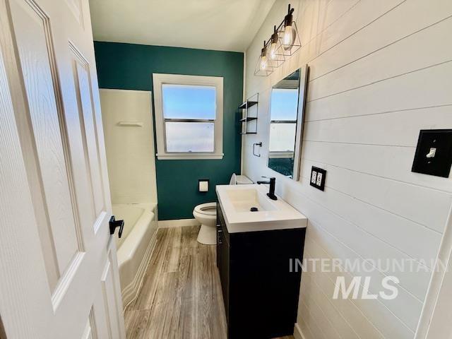 1139 Webster Street Clarkston, WA 99403 - Photo 16 of 34 Full bathroom with vanity and light wood finished floors
