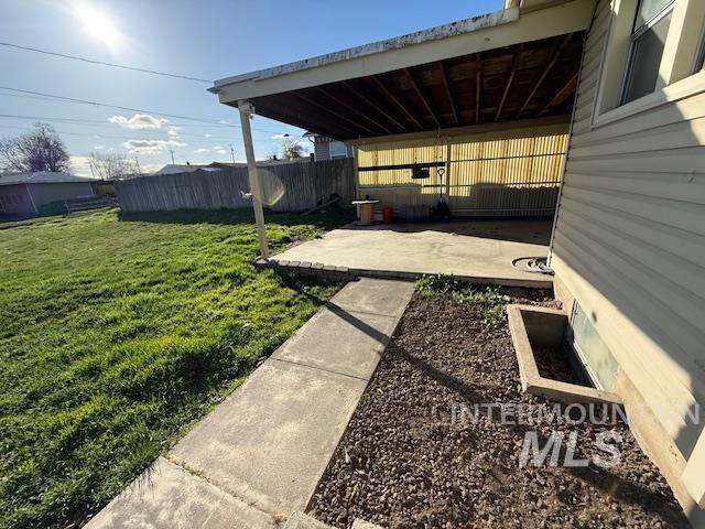 1139 Webster Street Clarkston, WA 99403 - Photo 27 of 34 Fenced backyard featuring a patio