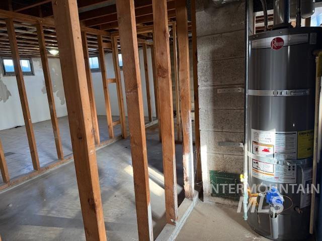 1139 Webster Street Clarkston, WA 99403 - Photo 32 of 34 Miscellaneous room featuring secured water heater