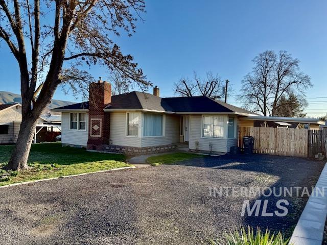 1139 Webster Street Clarkston, WA 99403 - Photo 6 of 34 View of front of home with a chimney