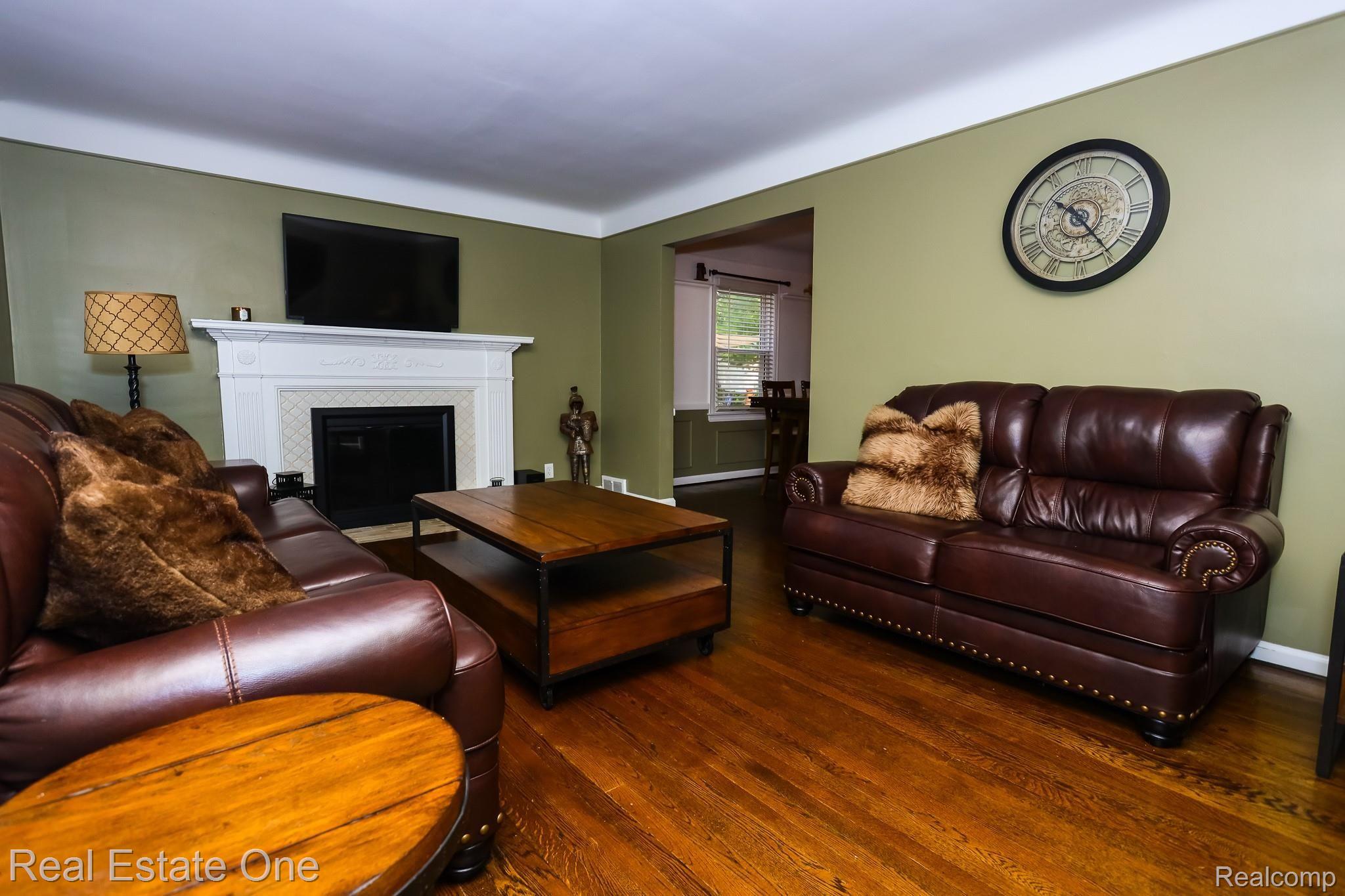 1698 Bournemouth Road Grosse Pointe, MI 48236 - Photo 22 of 42 grosse_point_43.jpg