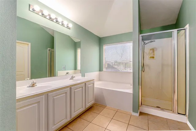 $1,800 | 249 Ashwood North, Kyle, TX 78640