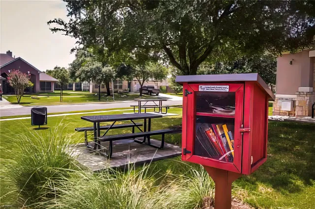 $1,800 | 249 Ashwood North, Kyle, TX 78640