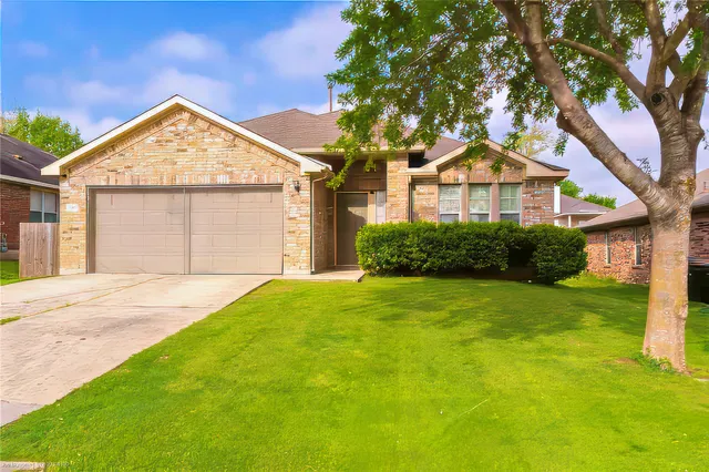 $1,800 | 249 Ashwood North, Kyle, TX 78640