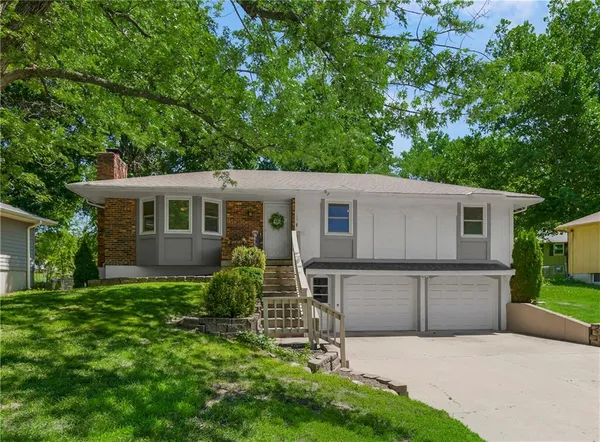$330,000 | 105 Continental Drive, Lansing, KS 66043