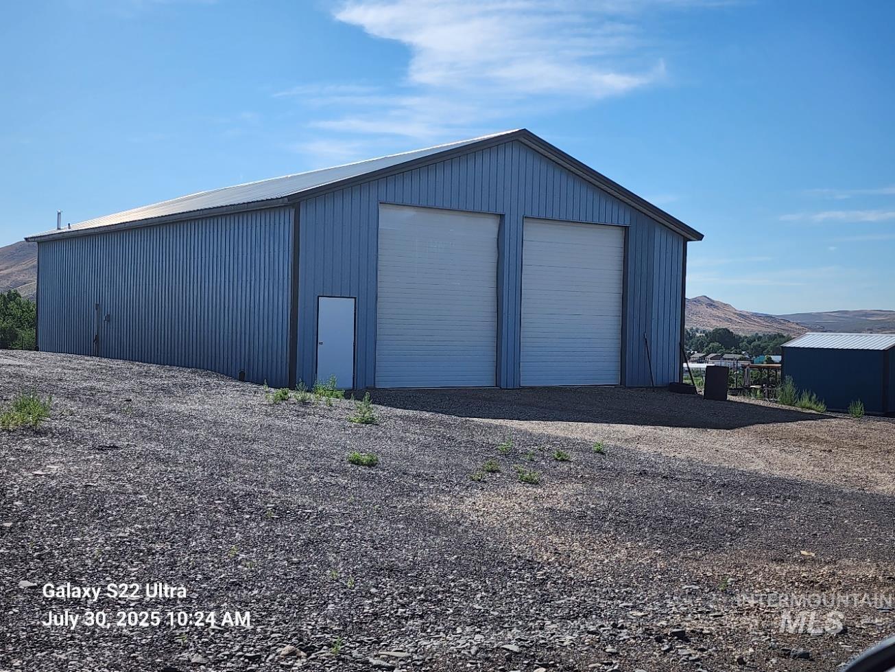650 Ash Street Vale, OR 97918 - Photo 6 of 24 Detached garage featuring a mountain view