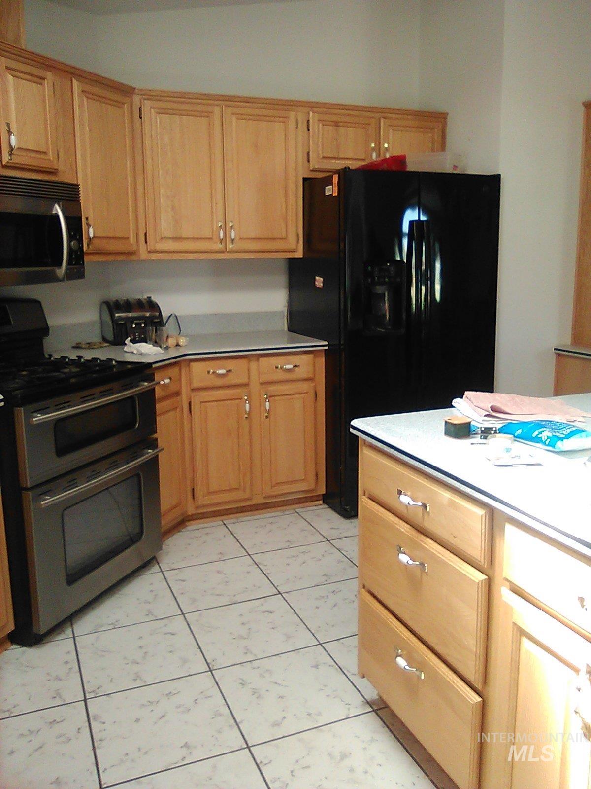 650 Ash Street Vale, OR 97918 - Photo 8 of 24 Kitchen featuring appliances with stainless steel finishes and light tile patterned floors