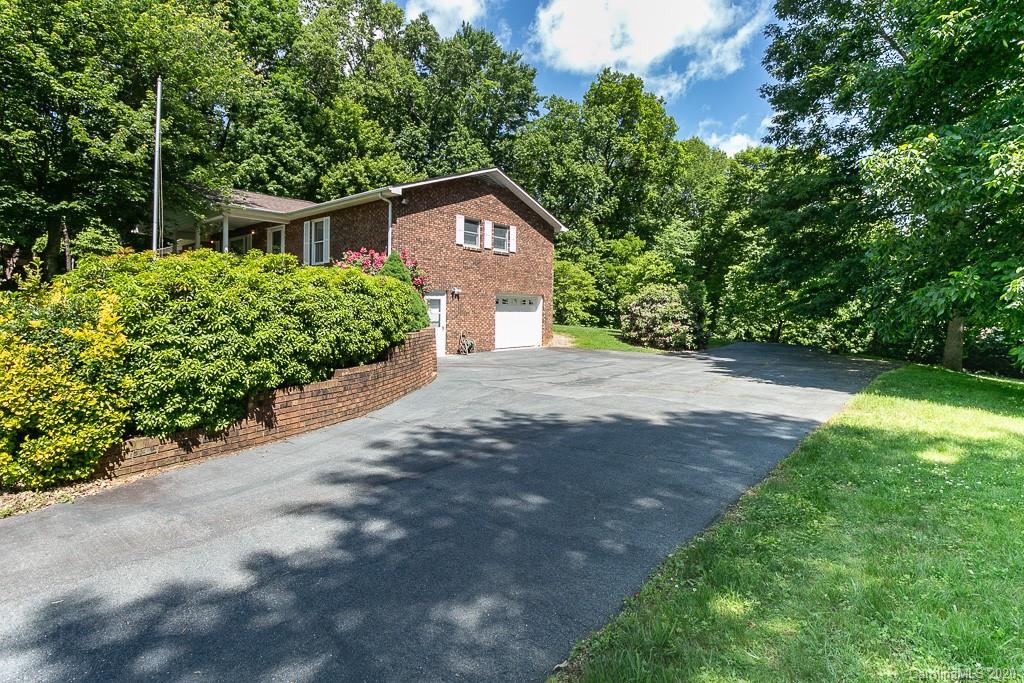 54 Morgan Branch Estate Road Candler, NC 28715 - Photo 5 of 33 Gallery Image 5