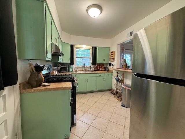 1244 Dearing Road Memphis, TN 38117 - Photo 7 of 23 a kitchen with stainless steel appliances a refrigerator sink and cabinets
