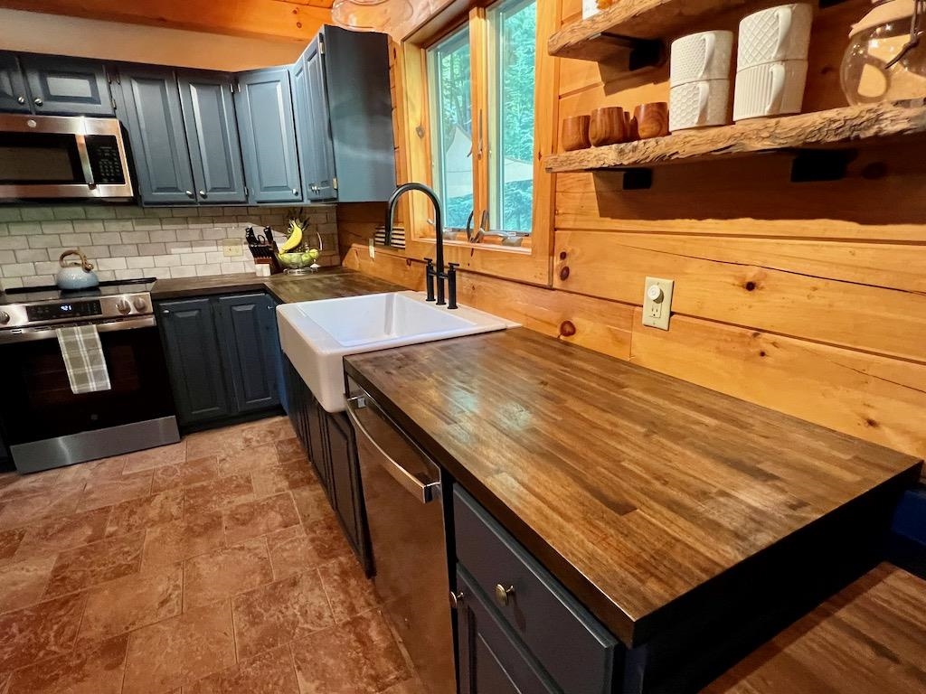 5451 River Road Arlington, VT 05250 - Photo 8 of 39 Gallery Image 8