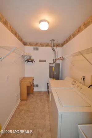 a view of backyard of the house