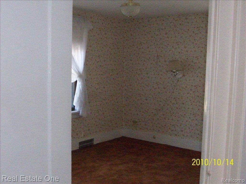 83 Chippewa Road Pontiac, MI 48341 - Photo 11 of 18 bedroom 1