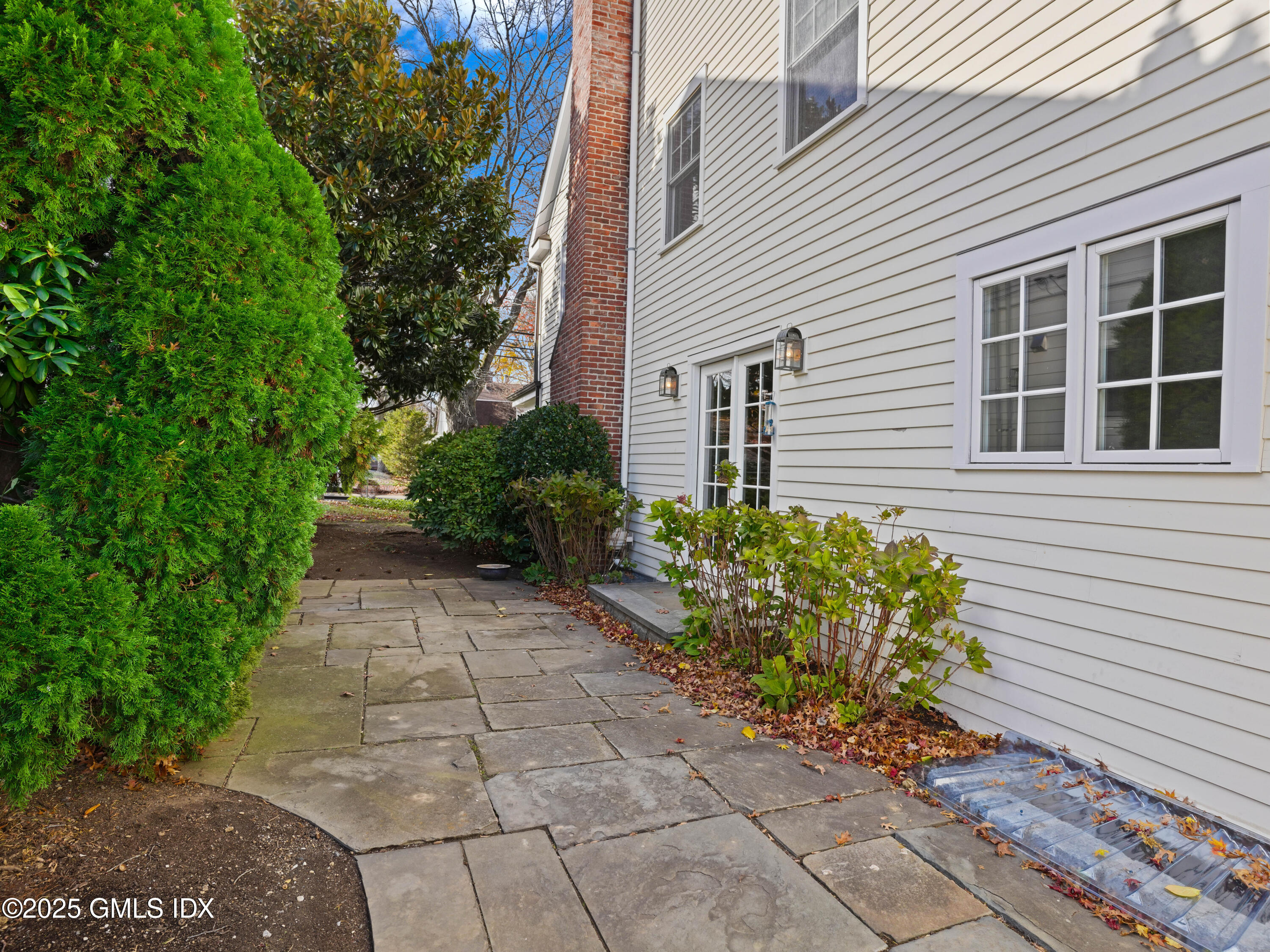 77 Sheep Hill Road Riverside, CT 06878 - Photo 21 of 34 a view of a pathway with a house