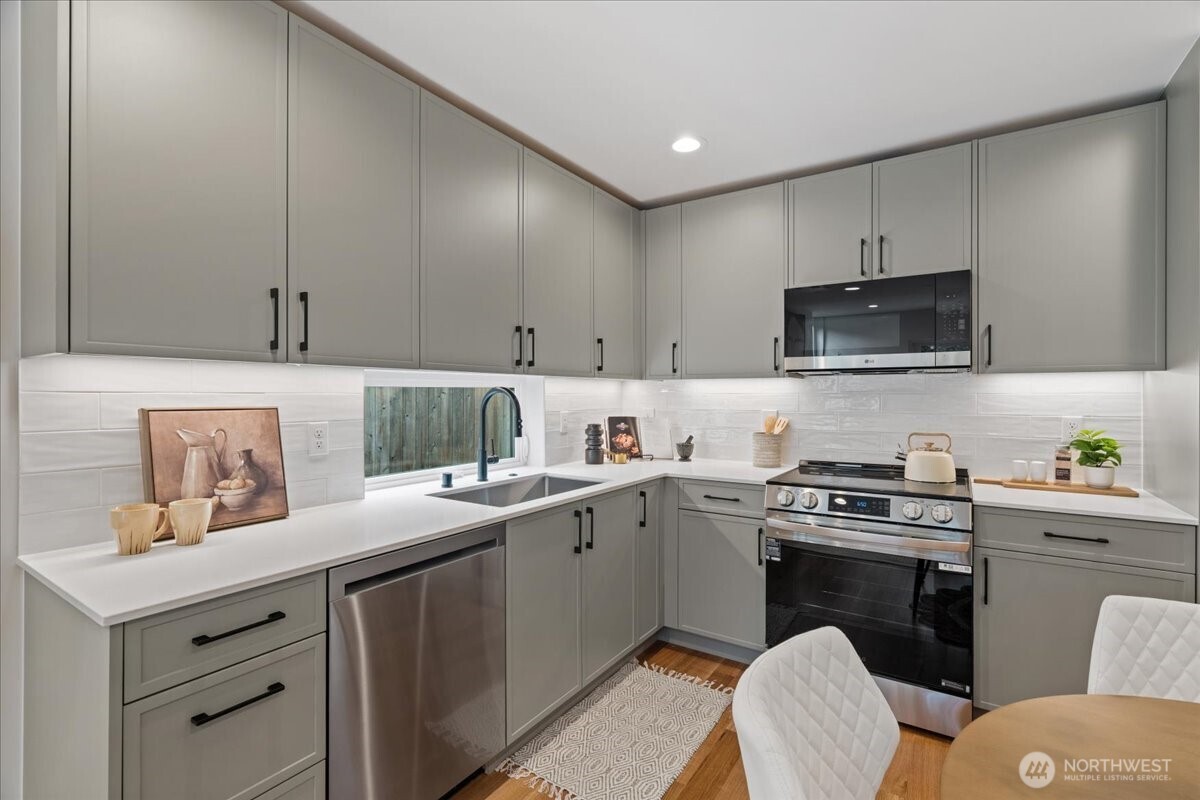 4120 Burke Avenue North Seattle, WA 98103 - Photo 7 of 27