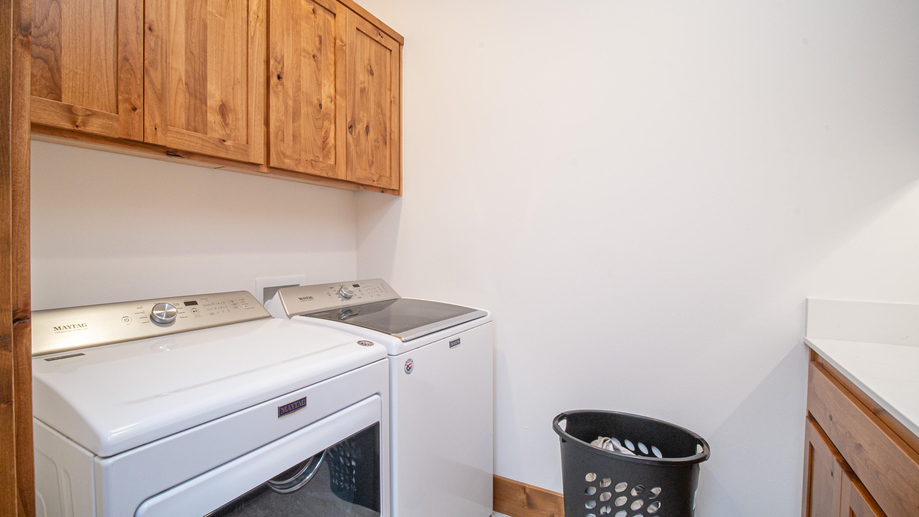 17201 Bakersfield Road Bend, OR 97707 - Photo 34 of 57 The laundry room is downstairs off the of the attached garage
