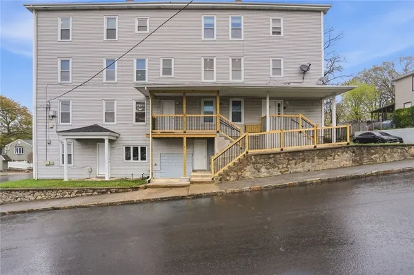 $2,000 | 188 Division Street, Unit 1F, Woonsocket, RI 02895