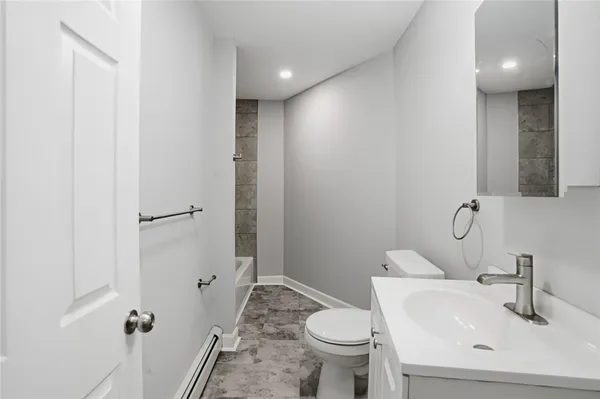 $2,000 | 188 Division Street, Unit 1F, Woonsocket, RI 02895