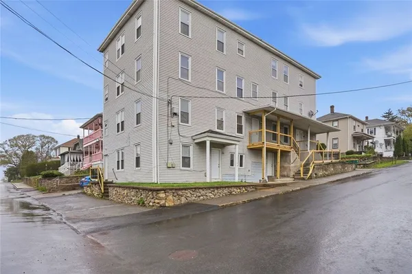 $2,000 | 188 Division Street, Unit 1F, Woonsocket, RI 02895