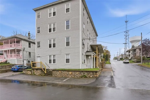 $2,000 | 188 Division Street, Unit 1F, Woonsocket, RI 02895
