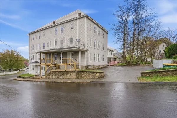 $2,000 | 188 Division Street, Unit 1F, Woonsocket, RI 02895
