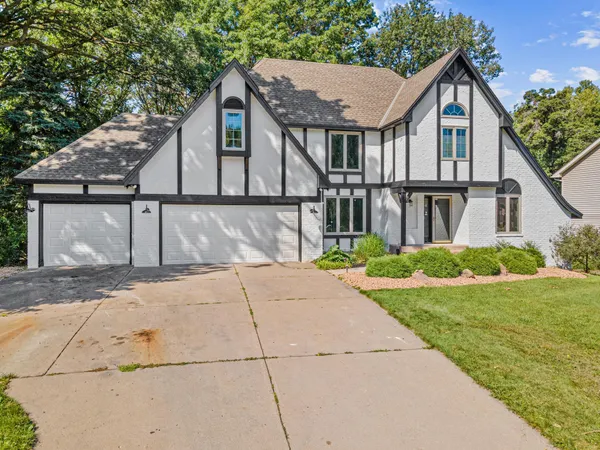 $699,900 | 515 Marnie Street South, Maplewood, MN 55119