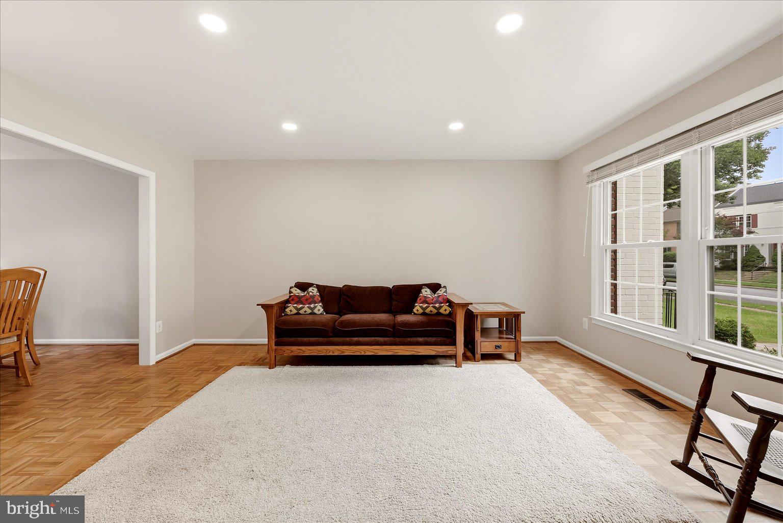 6003 Queenston Street Springfield, VA 22152 - Photo 3 of 22 Gallery Image 3