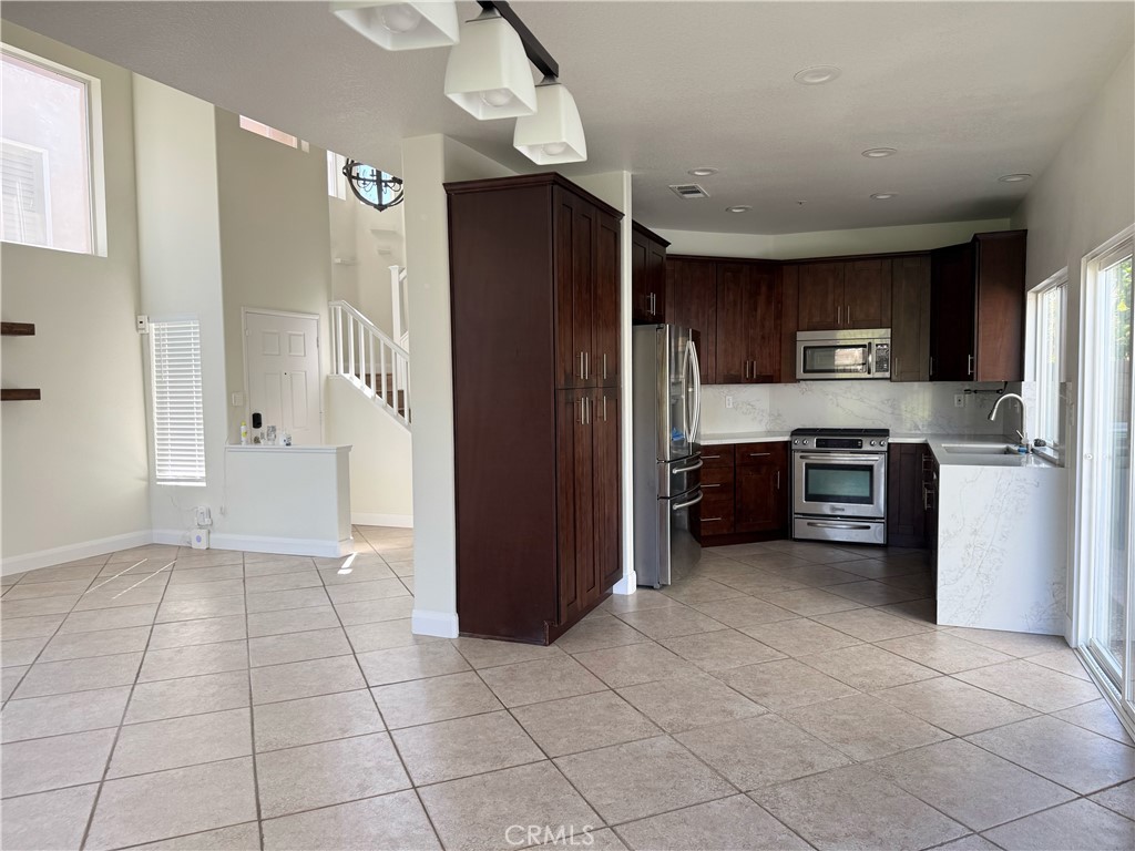 162 Sims Way Placentia, CA 92870 - Photo 5 of 21 Gallery Image 5