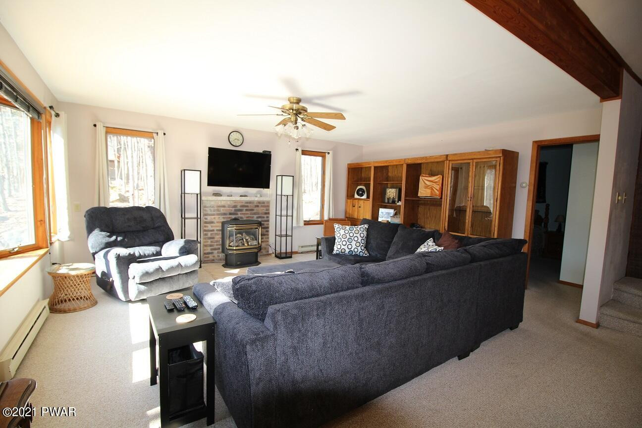 2965 Wedge Road Lake Ariel, PA 18436 - Photo 19 of 63 Living Room